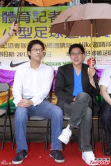 组图：霍启刚霍启山心情大好 否认成立教学基金