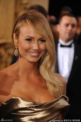 高清组图：乔治-克鲁尼携女友史黛希恩爱亮相