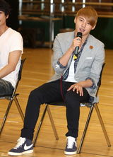 高清图：JYJ俊秀《莫扎特》彩排 全情投入卖力演出