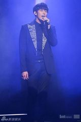 组图：2AM首尔举办粉丝见面会 好友李贤助阵同乐