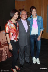 组图：钟嘉欣为剧集庆功 黄宗泽因拍剧缺席