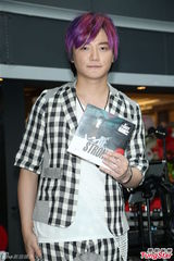 组图：阿沁升格当作家 F.I.R年底出新专辑