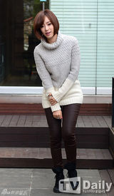 组图：韩团T-ara办签名会 成员着秋装展时尚