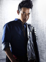 组图：罗晋时尚写真萌男变硬汉