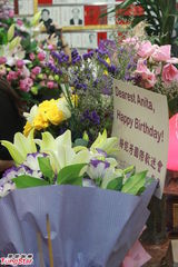 组图：梅艳芳49岁冥寿粉丝拜祭 明年可能办十周年悼念会
