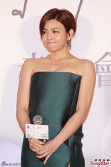 组图：陈妍希抹胸裙亮相 彭于晏惊喜助阵