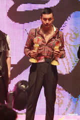 高清组图：陈伟霆喜获两奖 现场劲歌热舞