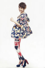 组图：刘雅瑟最新写真撞色搭配潇洒精灵