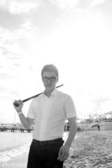 组图：冯绍峰戛纳写真曝光 乌尔善掌镜致敬新浪潮