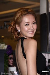 组图：安心亚露美背剪彩 柴智屏劝Makiyo安心工作