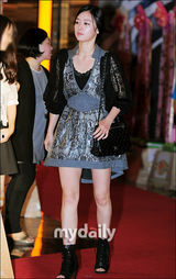 组图：权相佑(权相宇)新片首映爱妻助阵 张赫等众星捧场