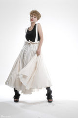 组图：亚运推广大使谭维维烈焰红唇写真