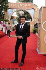 组图：金球奖CanalPlus频道主持拉姆齐亮相红毯