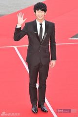 组图：2011韩剧颁奖礼举行 李敏镐廉晶雅夺大奖