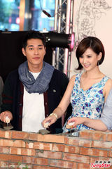 组图：蓝正龙表白安心亚 被绯闻女友赞很nice