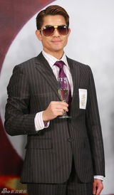 组图：郭富城北京出席商业活动 对《最爱》很满意