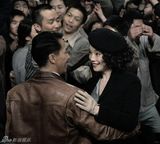 组图：《精武风云》浪漫剧照 甄子丹舒淇情陷上海
