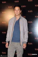 组图：吴彦祖心急造人多留港 丁子高开心迎儿子