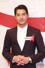 组图：郭富城鼓励艾滋病患者 拒评熊黛林求复合