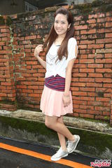 组图：孙耀威不敌美食狂嗑粽子