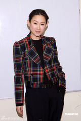 幻灯图：容祖儿豹纹装录影 王菀之穿出旧上海风情 