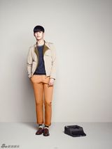 组图：金秀贤曝冷峻写真 造型百变引领时尚