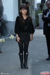 组图：张震大婚嘉宾抵达 媒体严阵以待