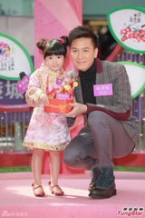 组图：马国明笑看与佘诗曼绯闻 感情事随缘