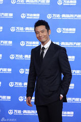 组图：万达百米红毯第二秀 梁朝伟赵薇众星百态