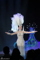 组图：湖南卫视春晚 刘欢压轴龚琳娜神曲再现