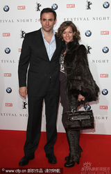 幻灯图：群星齐聚电影节之夜活动 布吉特举止出位