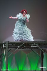 组图：张德兰香港再开唱 张敬轩获邀作嘉宾