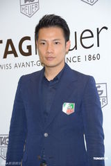 组图：钟楚红出席活动 丁子高曝杨千嬅体重