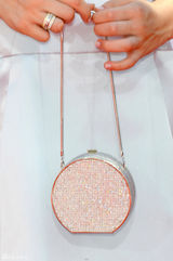 组图：《广告狂人》小美女琪兰-席普卡直筒裙变熟女