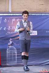 组图：炎亚纶视周杰伦为贵人 与初恋女友话题多