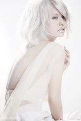 组图：杨丞琳新歌MV上演男男激吻遭禁