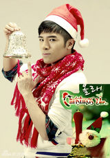 组图：黄智博变身小王子 圣诞写真点燃冬日暖意