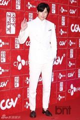 组图：张东健等捧场电影节 梁朝伟牵手宋慧乔