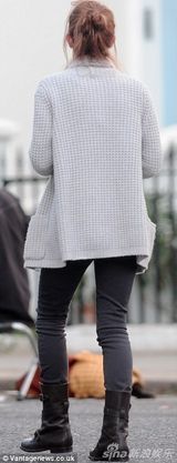 组图:艾玛-沃特森与帅导演密会 亲密贴面显暧昧