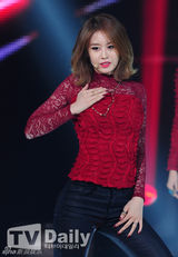 组图：T-ara嘉熙等亮相《THE SHOW》献精彩舞台