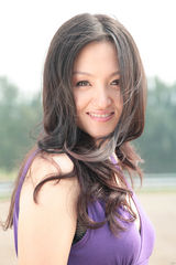 组图：卫小雨《杀狼花》告捷 戏里戏外刚柔并济