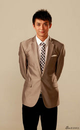 组图：《爱情公寓3》悲催律师李佳航定妆照