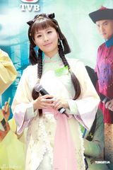 幻灯图：陈法拉新戏肚兜上阵 钟嘉欣受失眠之苦