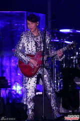 组图：陶喆与辣妹热舞互摸 谢霆锋帅气现身飙歌