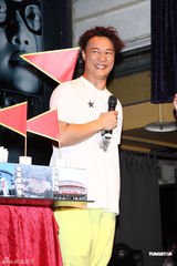 组图：陈奕迅台北签票遭台风搅局 演唱会曲目歌迷选