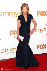 组图：艾美奖红毯 克里斯汀-芭伦斯基鱼尾裙展曲线