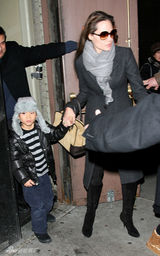 幻灯图集：茱莉皮特一家六口新年出行看音乐剧