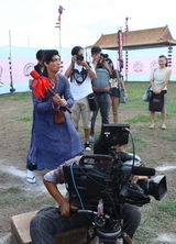 组图：《犀利仁师》热拍 吴奇隆刘诗诗“互殴”