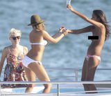 莱昂纳多比基尼趴跨年 超模半裸激情互摸(图)