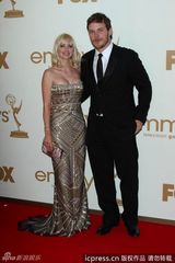 组图：第63届艾美奖红毯 安娜-法瑞斯裹胸长裙